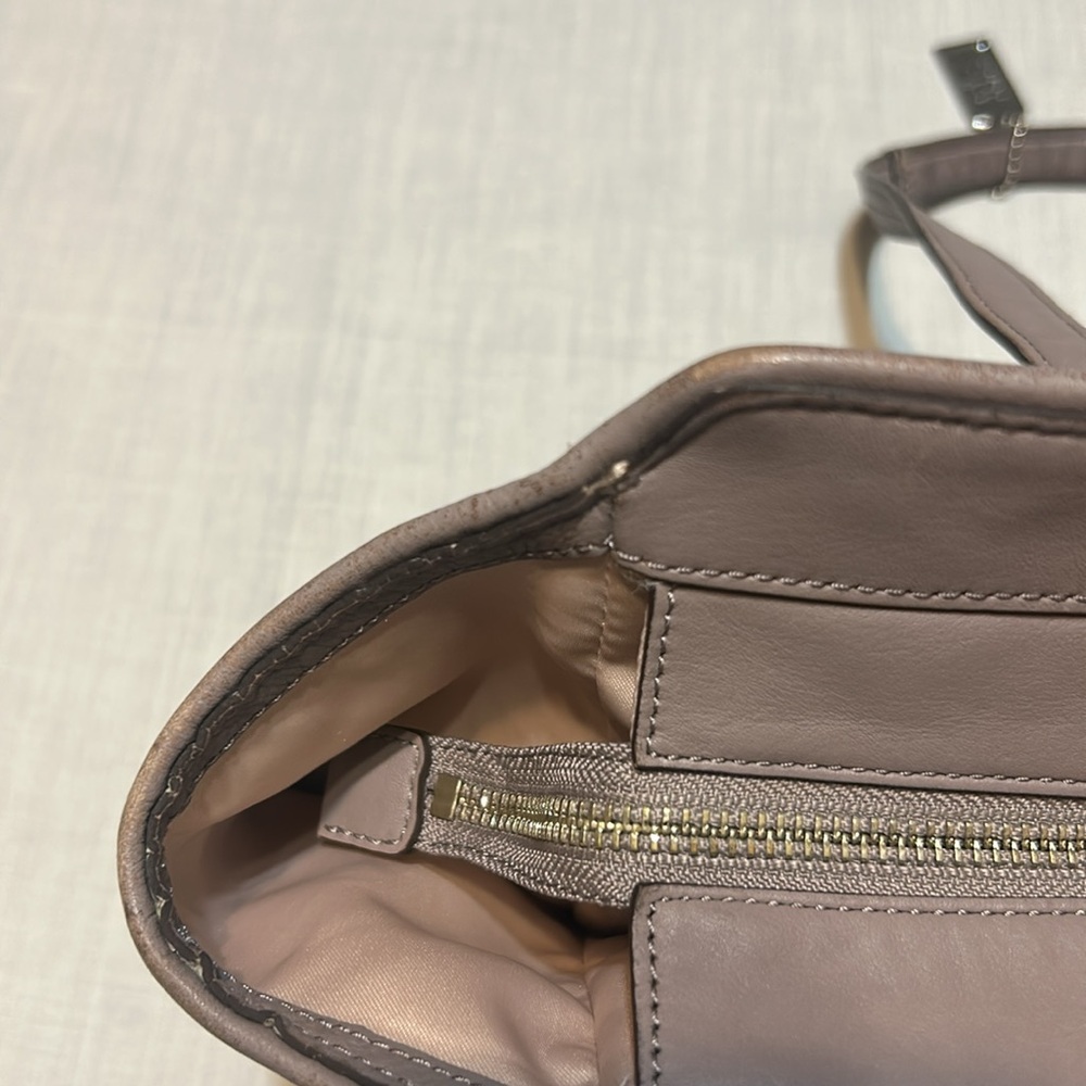 Coach Taylor OP Art Alexis Carryall. Inside zip. Zip Top Closure. - Picture 8 of 10